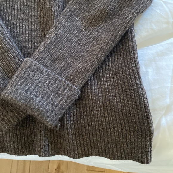 Banana Republic Chocolate Brown Sweater - Picture 4 of 5